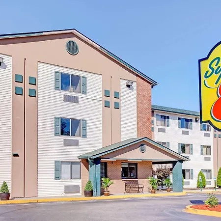 Super 8 By Wyndham Louisville Airport